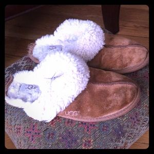 Ugg Slippers Size 7